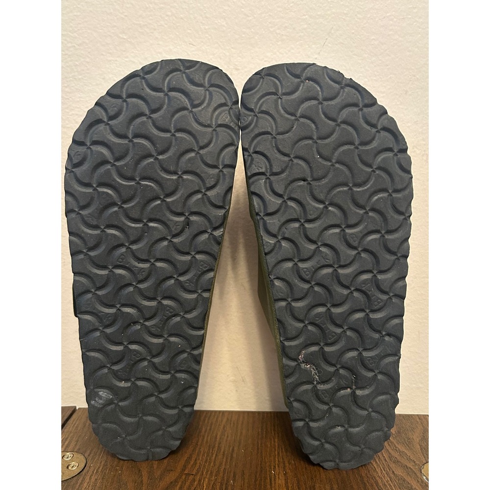 Birkenstock Arizona Sandals featuring two straps Olive Green Women's 9 Men's 7 - Picture 15 of 15